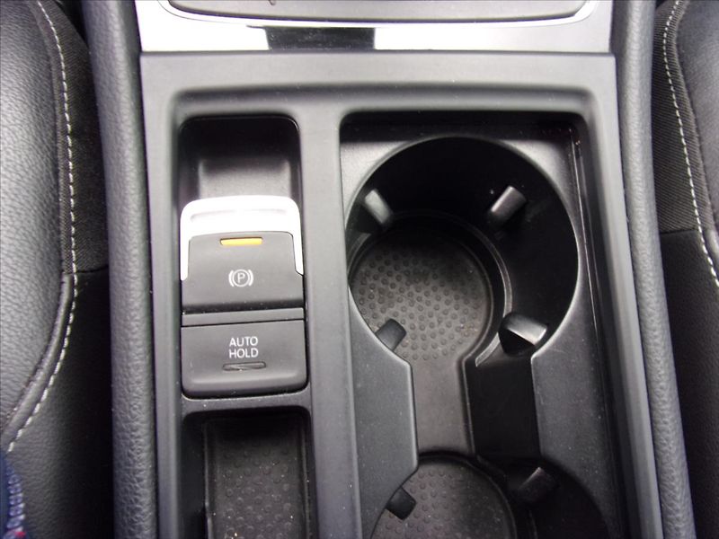 Volkswagen Golf 1,4 TSI Highline Webasto 103kW - fotka 25 z 31