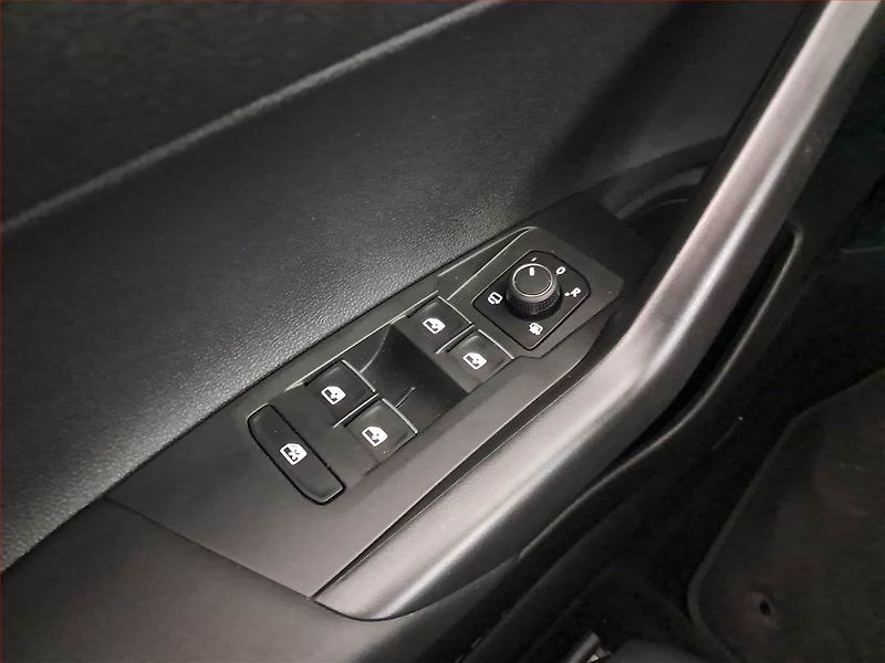 Volkswagen Taigo (2025) 1.0 TSI - fotka 19 z 19