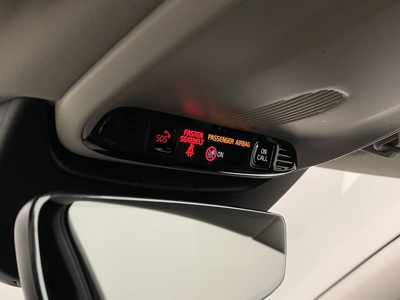 Volvo S90 D4 MOMENTUM AUT  - fotka 29 z 43