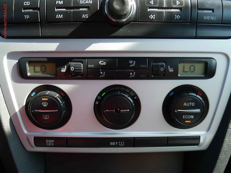 Škoda Octavia (2009) 2.0 TSi, RS, AC, bixen, park - fotka 15 z 16