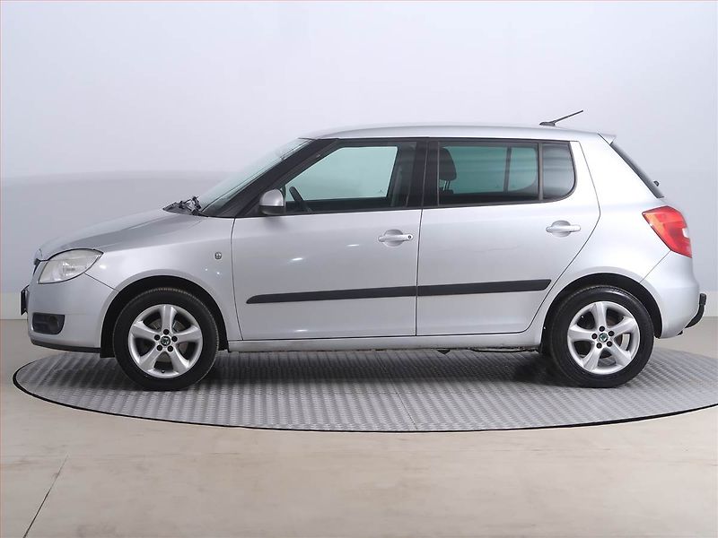 Škoda Fabia (2009) 1.2, Park. senzory - fotka 3 z 17