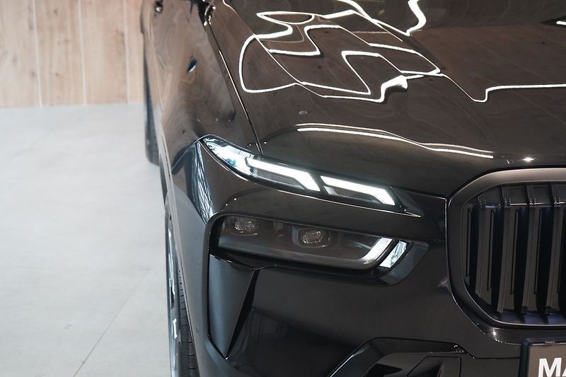 BMW X7 M60i xDrive, Masáž, Skylounge - fotka 5 z 50