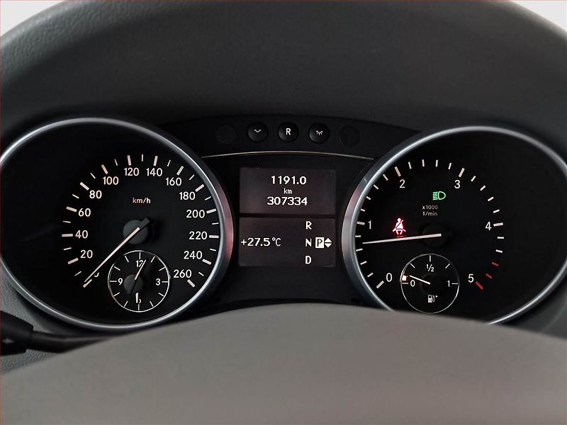 Mercedes-Benz Třídy M (2010) ML 350 CDI, 4X4, Automat - fotka 11 z 19