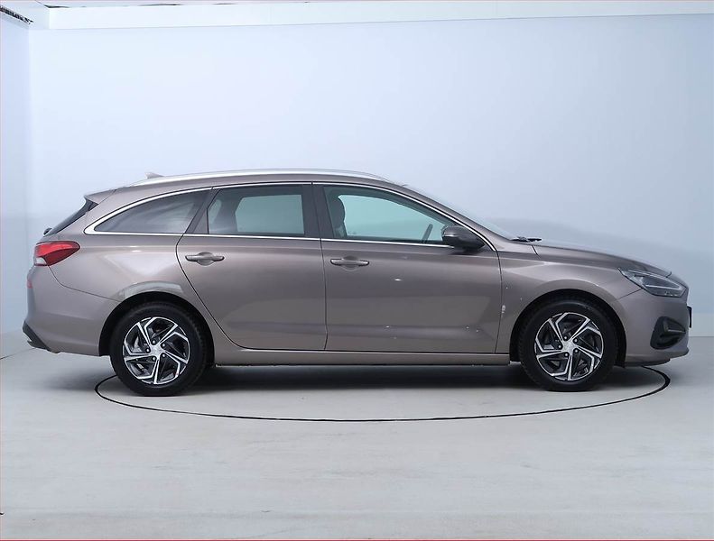 Hyundai i30 (2023) Smart 1.0 T-GDI - fotka 6 z 22