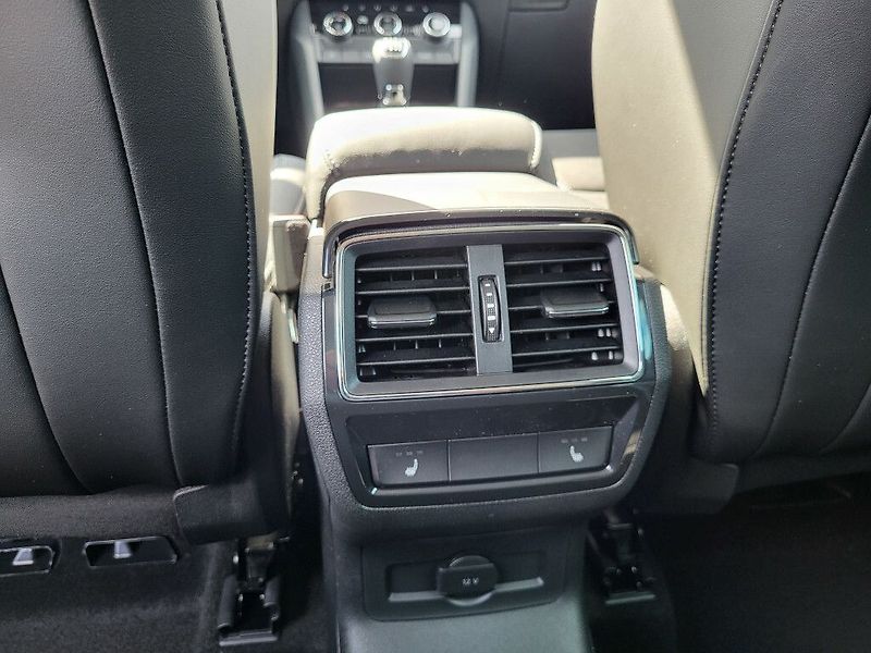 Škoda Karoq Dynamic 1,5TSI 110kW - fotka 31 z 32
