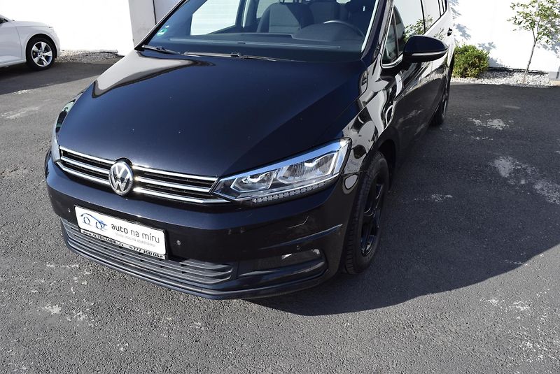 Volkswagen Touran (2018) 1.4TSI 110kw CLBMT 7MÍST LED  - fotka 2 z 48