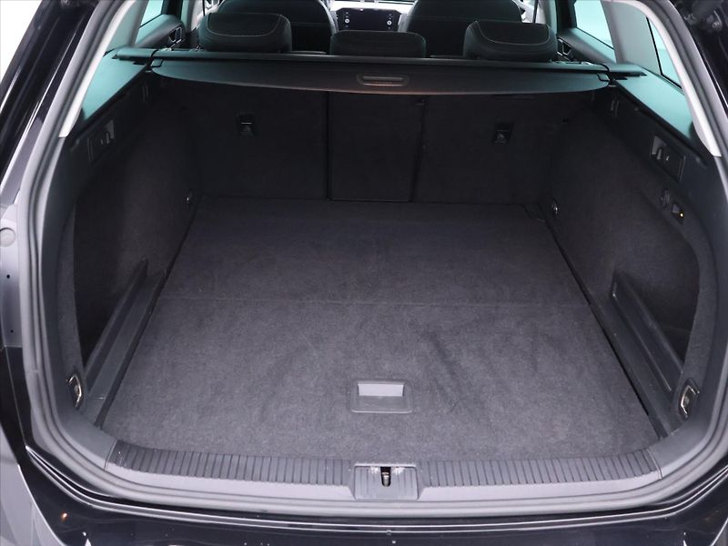 Volkswagen Passat 2,0 TDI 110kW DSG Elegance - fotka 10 z 37