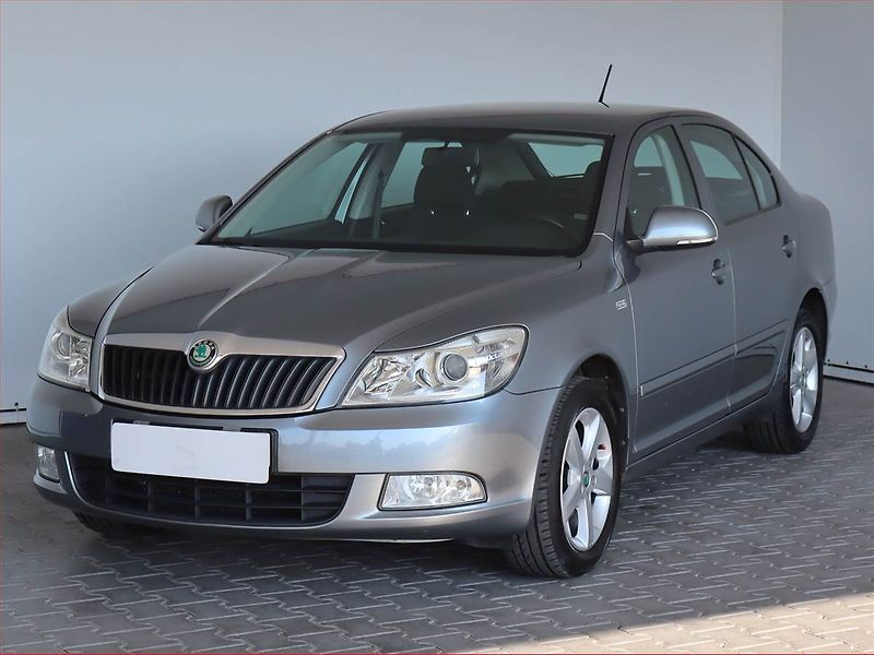 Škoda Octavia (2012) 1.6 TDI, Tempomat - fotka 2 z 16