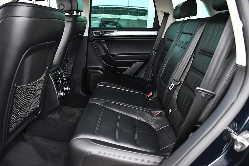 Volkswagen Touareg 3.0TDi V6 4M R-LINE TAŽNÉ ČR - fotka 19 z 44