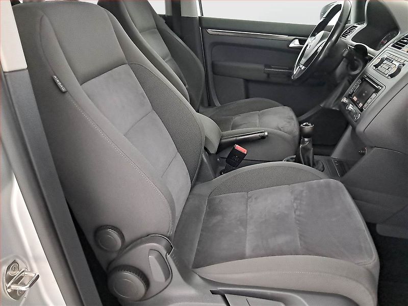 Volkswagen Touran (2011) Comfortline 1.6 TDI, Navi - fotka 9 z 18