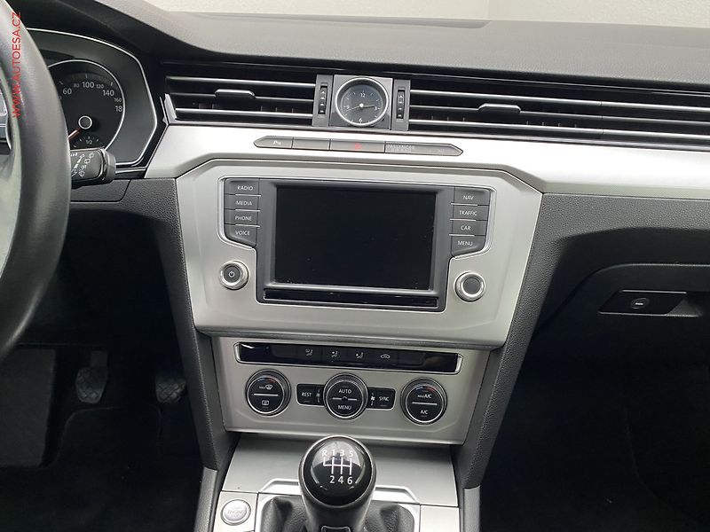 Volkswagen Passat (2015) 2.0 TDi, Comfortline, navi - fotka 12 z 18