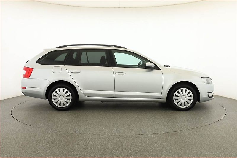 Škoda Octavia (2016) 1.6 TDI, Tempomat - fotka 6 z 12