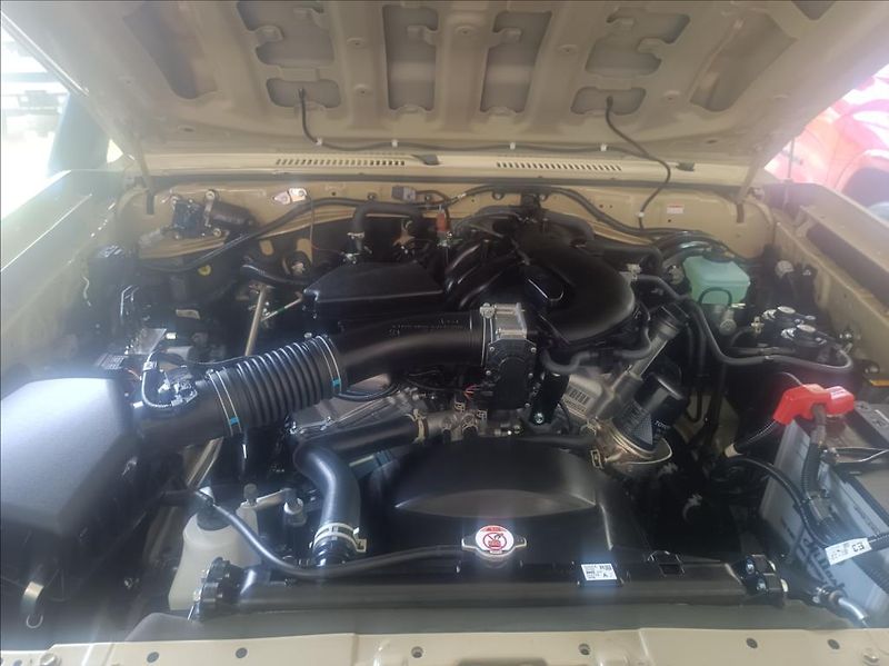 Toyota Land Cruiser V6 5MT LX MY24  GRJ79 DC 4,0 - fotka 20 z 28
