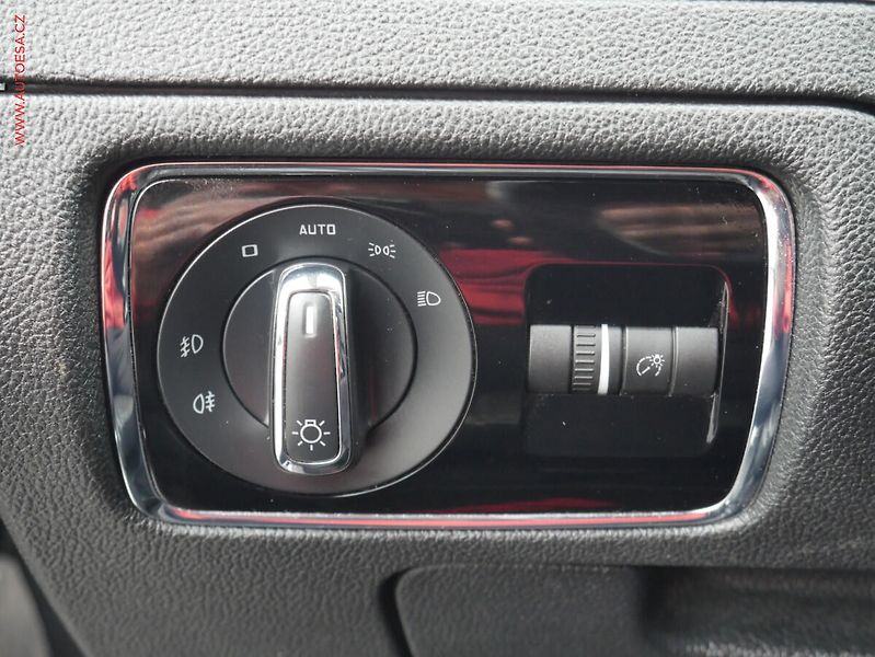 Škoda Superb (2014) 2.0 TDi, xenon, kůže - fotka 20 z 22