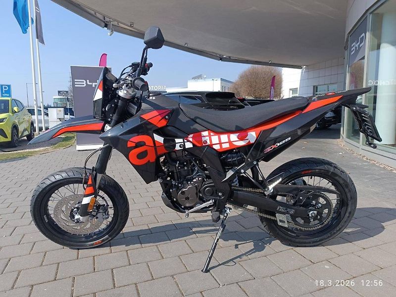 Aprilia SX 125 (2025) Varanus Black - fotka 4 z 11