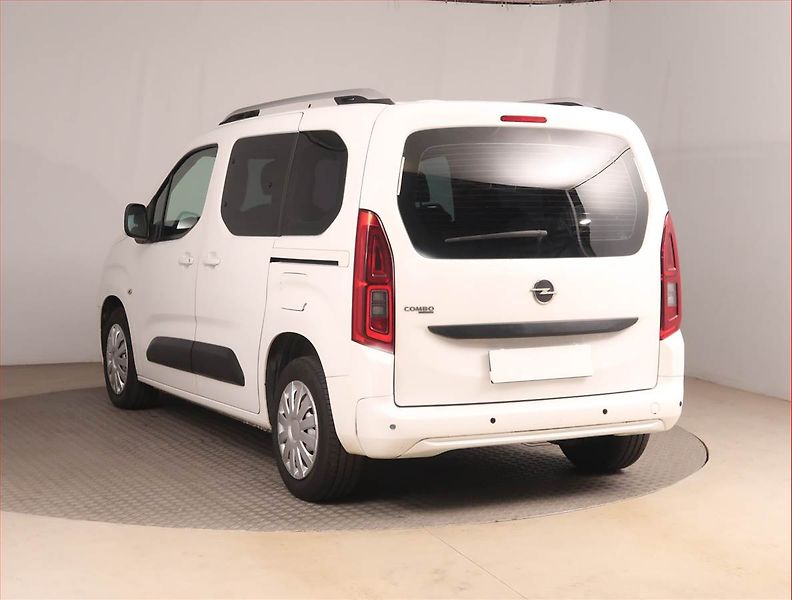 Opel Combo (2019) Enjoy 1.2 Turbo, 5Míst, ČR - fotka 4 z 14