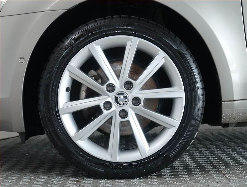 Škoda Octavia (2014) Style 1.4 TSI, Kůže, Navi - fotka 14 z 18