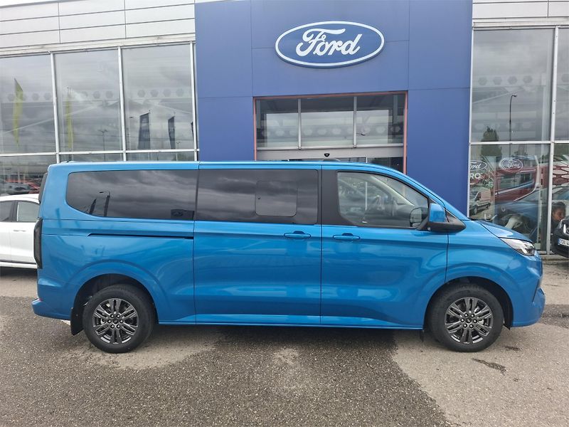 Ford Tourneo Custom (2026) Titanium L2, Tourneo, 2.0 EcoB - fotka 2 z 14
