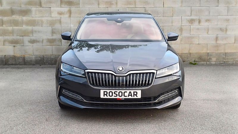 Škoda Superb L&K 2.0TSI 206kW-TZ-ČR-DPH - fotka 2 z 50