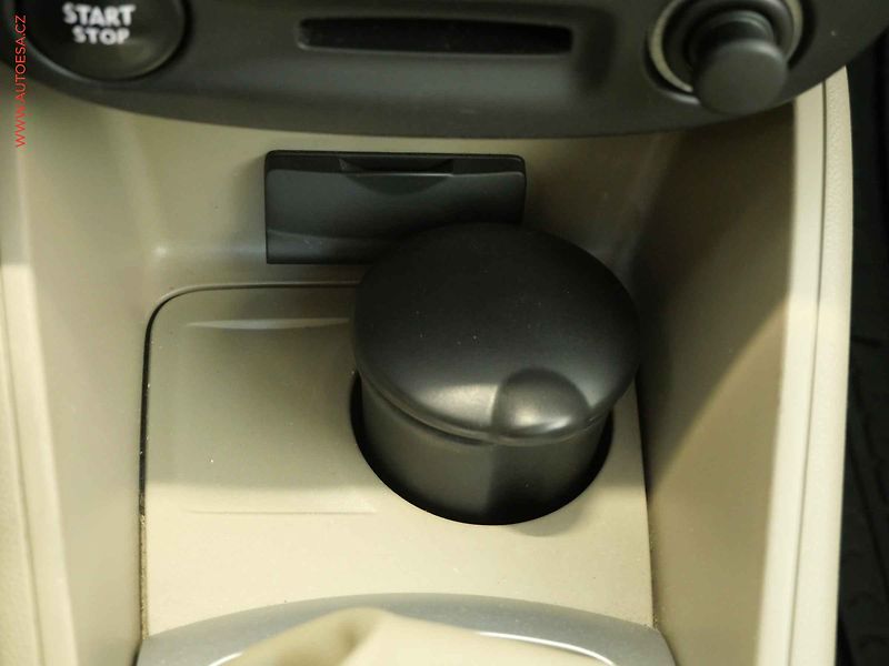 Renault Fluence (2012) 1.6i, 2.maj,ČR, Klima, temp - fotka 20 z 22