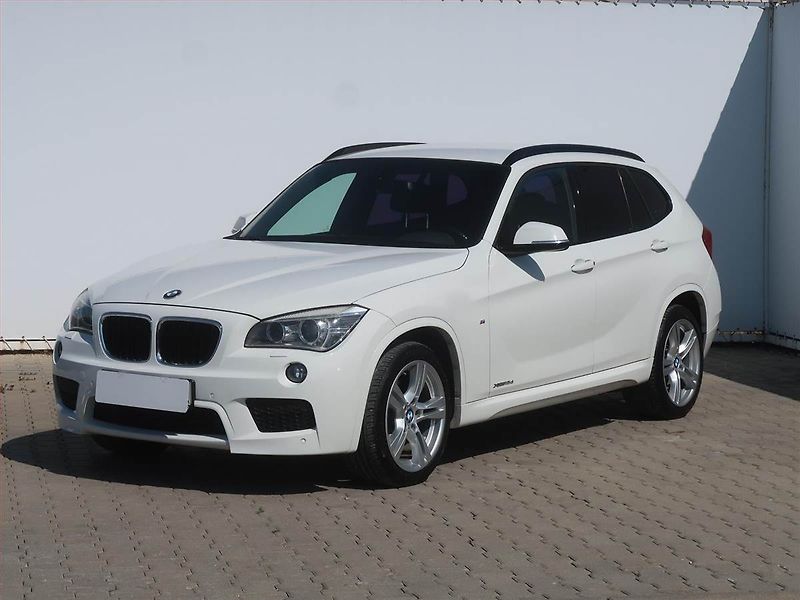 BMW X1 (2015) M Sport sDrive18d, 4X4 - fotka 2 z 21