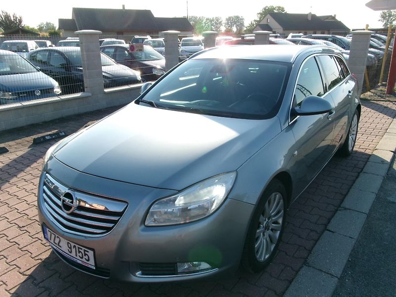 Opel Insignia (2012) 2,0CDTi AC NAVI TEMP AUT - fotka 1 z 28