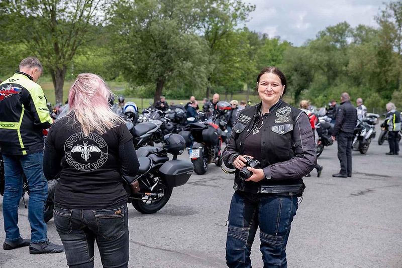 Motorkáři se sjeli na žehnání v bazilice v Jablonném.