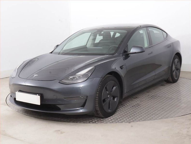 Tesla Model 3 (2021) Long Range 4WD 82kWh, SoH 80% - fotka 2 z 22
