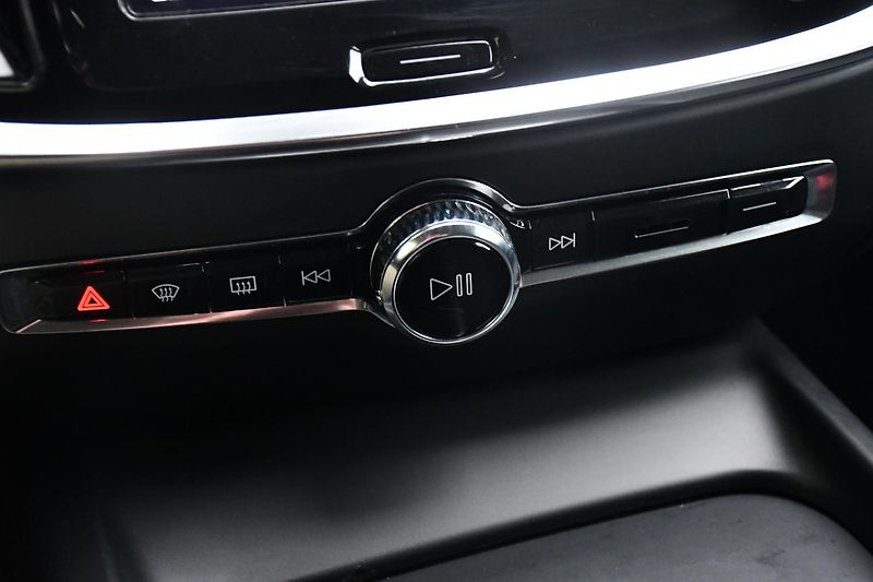 Volvo V60 2.0B4 LED NAV TAŽNÉ - fotka 41 z 49