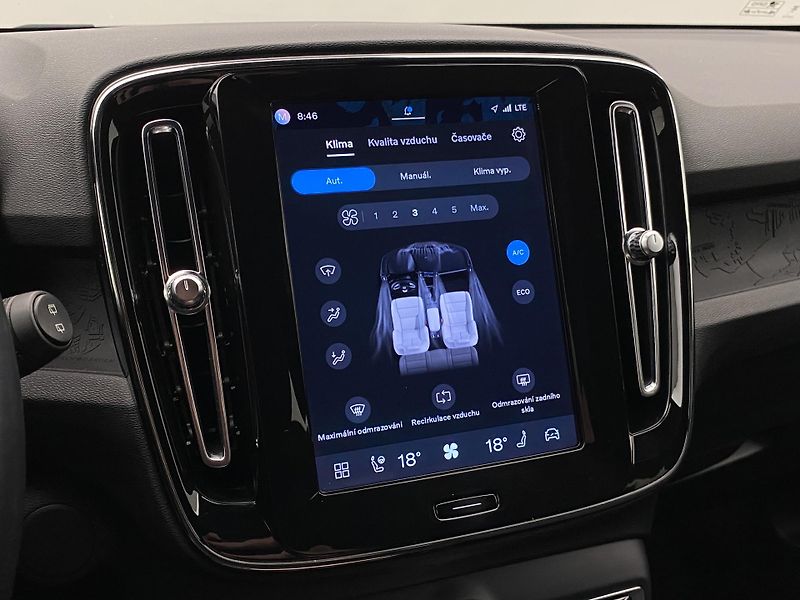 Volvo XC40 PURE ELECTRIC RECHARGE PLUS - fotka 38 z 50