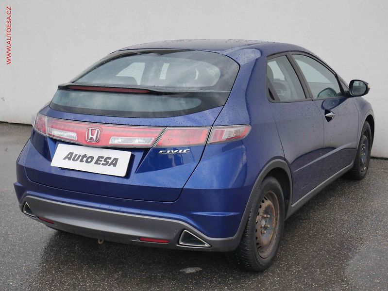 Honda Civic (2010) 1.4i, 2.maj,ČR - fotka 4 z 15