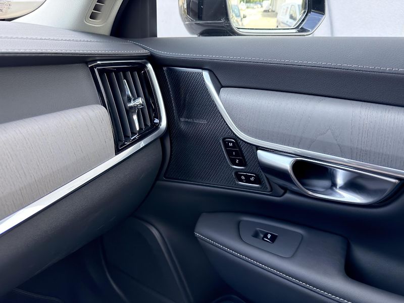 Volvo V90 T8 AWD ULTRA DARK + zimní kola - fotka 26 z 53
