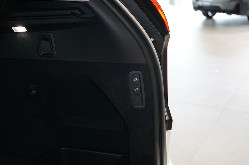Volvo XC90 T8 PLUS Dark, Vzduch,Ventilace - fotka 16 z 50