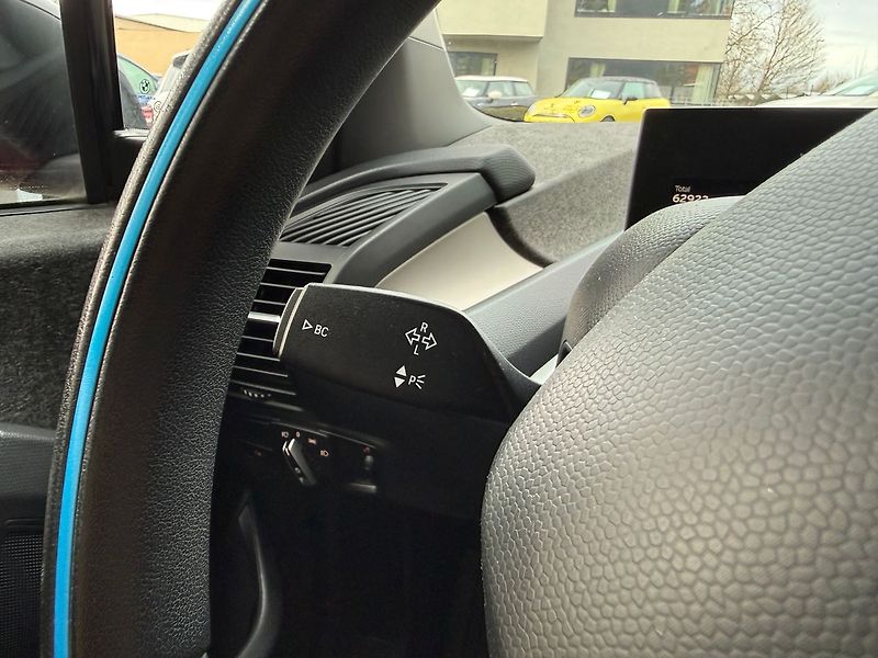 BMW i3 i3S, 120 Ah, Kamera, Panorama - fotka 20 z 28