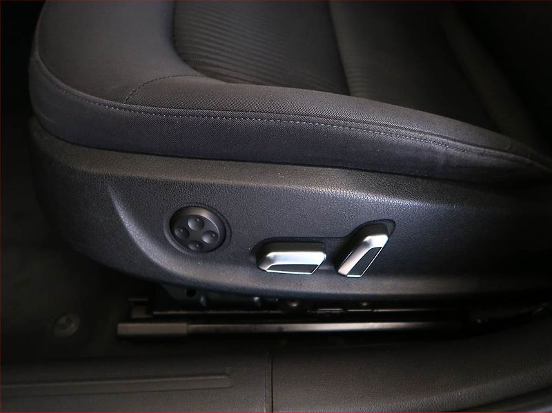 Audi A4 (2012) Ambition 2.0 TDI, Serv.kniha - fotka 16 z 16