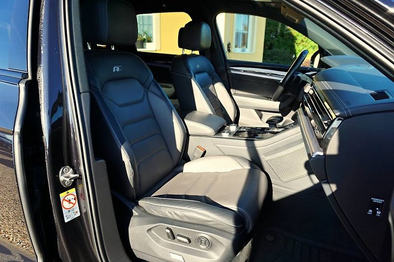 Volkswagen Touareg (2019) R-LINE 3,0 TDI V6 210 kW - fotka 17 z 48