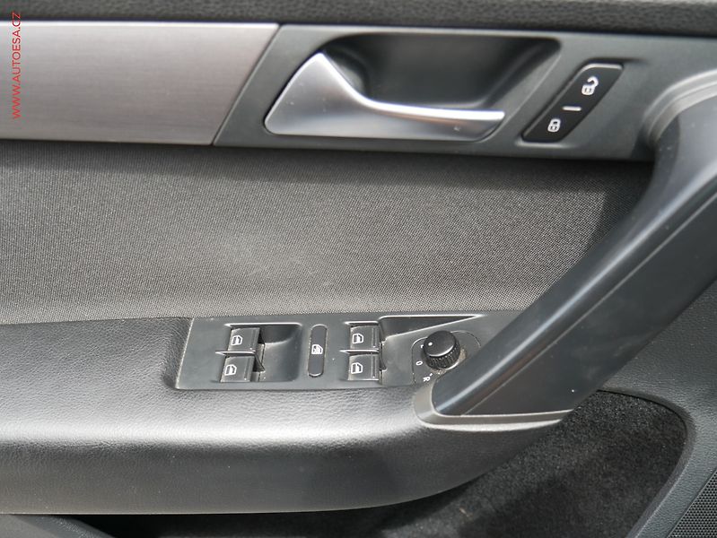 Volkswagen Passat (2011) 2.0TDi, ČR, Comfortline - fotka 11 z 22