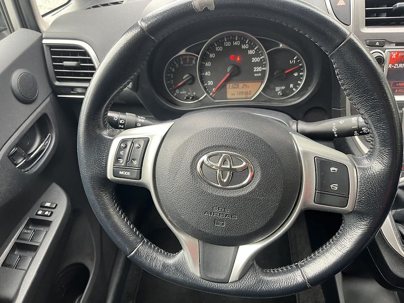Toyota Verso (2012) 1,3 VVTi 73 Kw - fotka 12 z 18