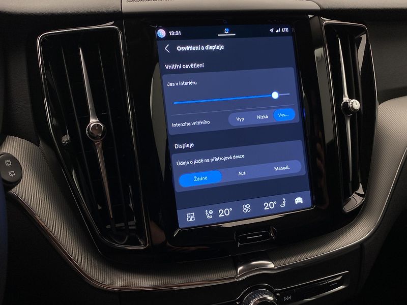 Volvo XC60 B5 AWD DARK PLUS REZERVACE - fotka 46 z 57