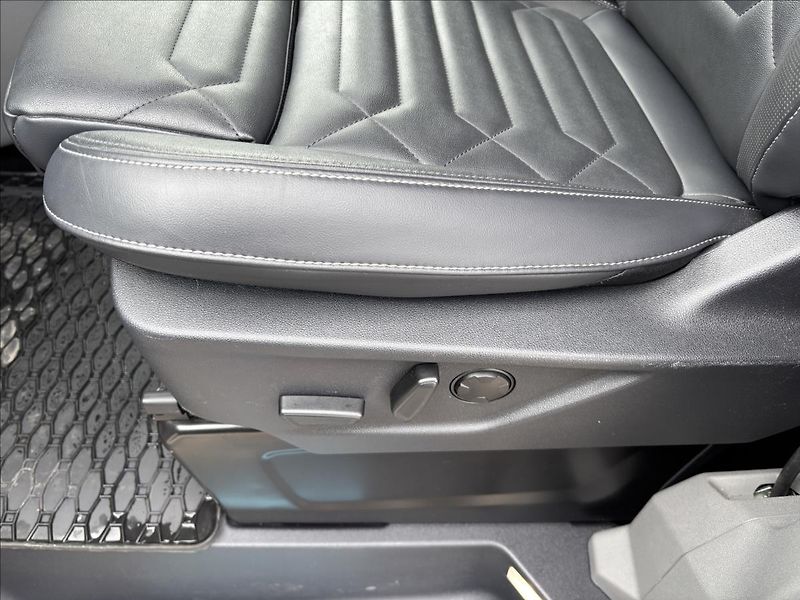 Ford Tourneo Custom 2,0 EcoBlue Titanium 125kW L1 - fotka 22 z 44