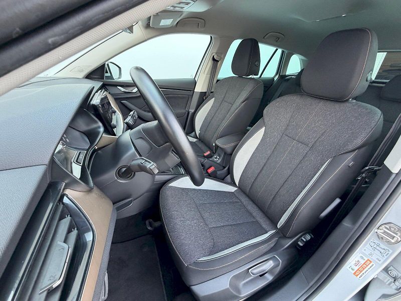 Škoda Scala (2022) 1.5 TSI 110kW Style Full-LED - fotka 6 z 35