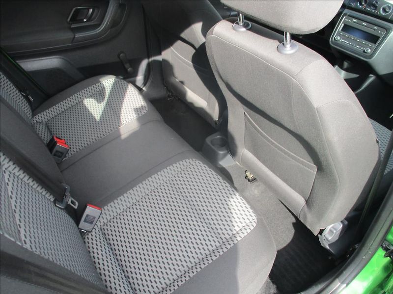 Škoda Fabia 1,2 TSI, klima, servis, tažné, - fotka 11 z 45