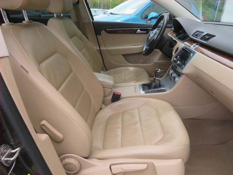 Volkswagen Passat (2013) 2.0 TDI, Navi, Tempomat - fotka 9 z 16