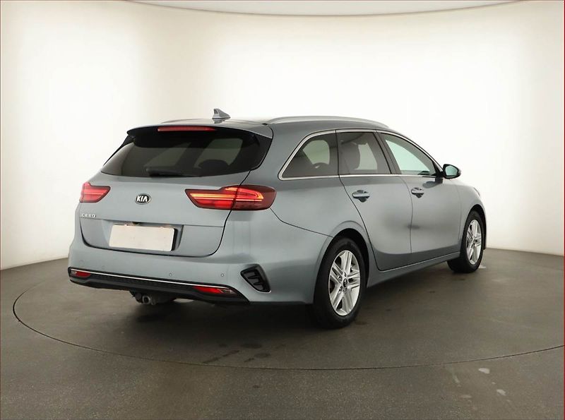 Kia Ceed (2021) 1.5 T-GDI MHEV, Automat, ČR - fotka 5 z 16