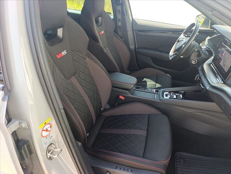 Škoda Octavia 2,0 TDi RS DSG Kamera 1maj. ČR - fotka 28 z 40