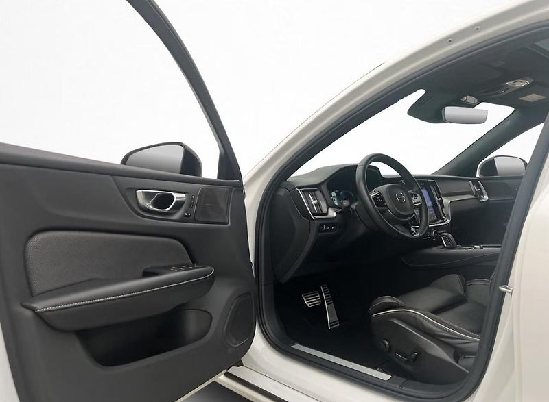 Volvo S60 Recharge T8 AWD R Kam Pano Taž - fotka 11 z 33