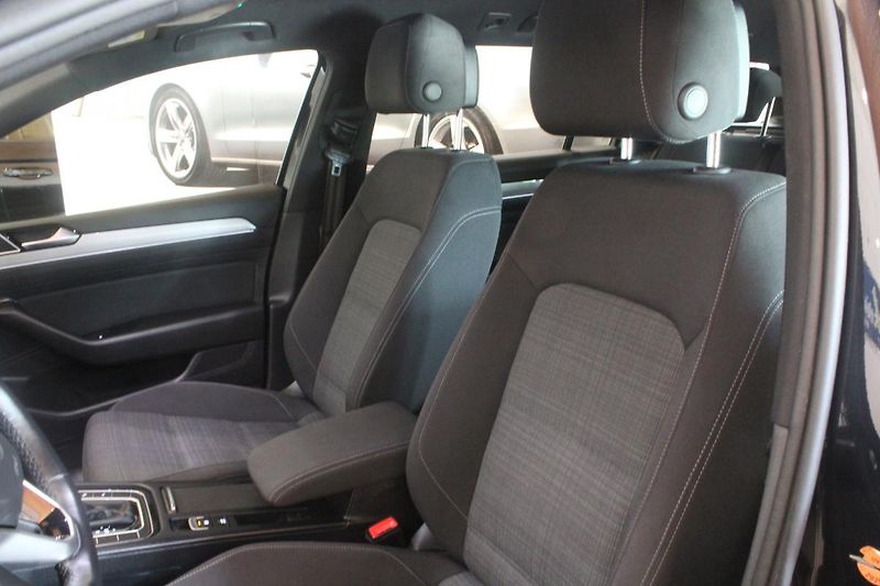 Volkswagen Passat (2020) 2.0TDI DSG Display Matrix - fotka 17 z 36