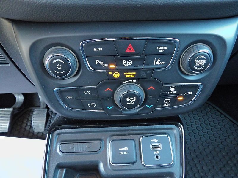 Jeep Compass 1.6Mjet Limited ČR 1maj. 33tis - fotka 14 z 32