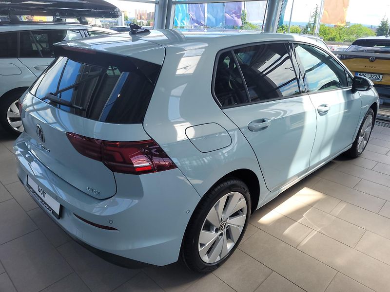 Volkswagen Golf (2026) People 1,5 TSI 7DSG mHEV - fotka 3 z 6
