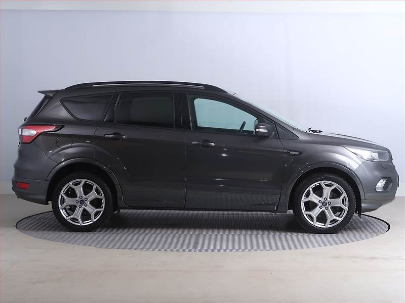 Ford Kuga (2018) ST-Line 1.5 EcoBoost, 4X4 - fotka 6 z 21